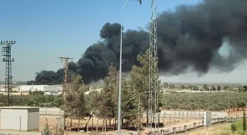 Suriye sınırındaki çadırkentte yangın
