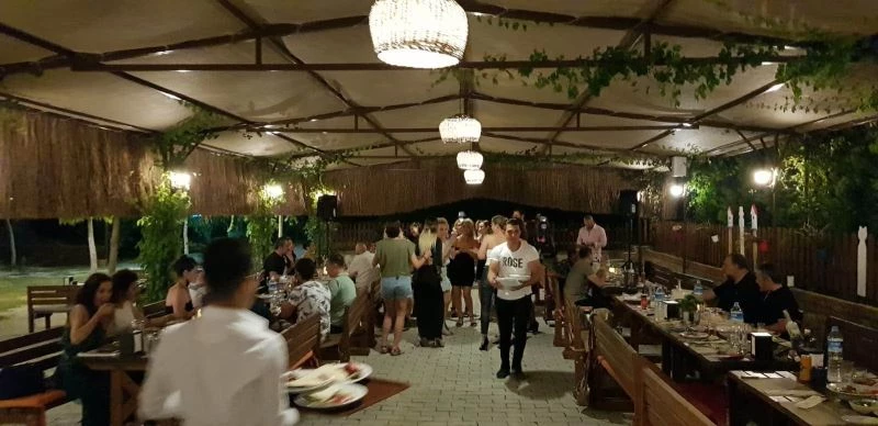 Pandemi sonrası düğün salonu ve organizasyon firmaları ile sarraflar tarihin en yoğun günlerini yaşamaya başladı
