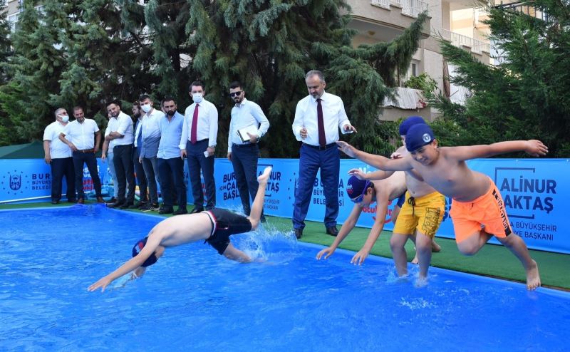Mudanya’da olimpik yüzme havuzu martılara kaldı
