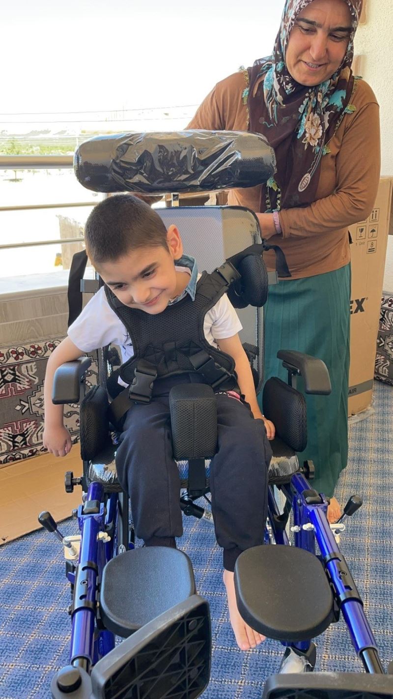 Bedensel engelli Yusuf’un tekerlekli sandalye sevinci
