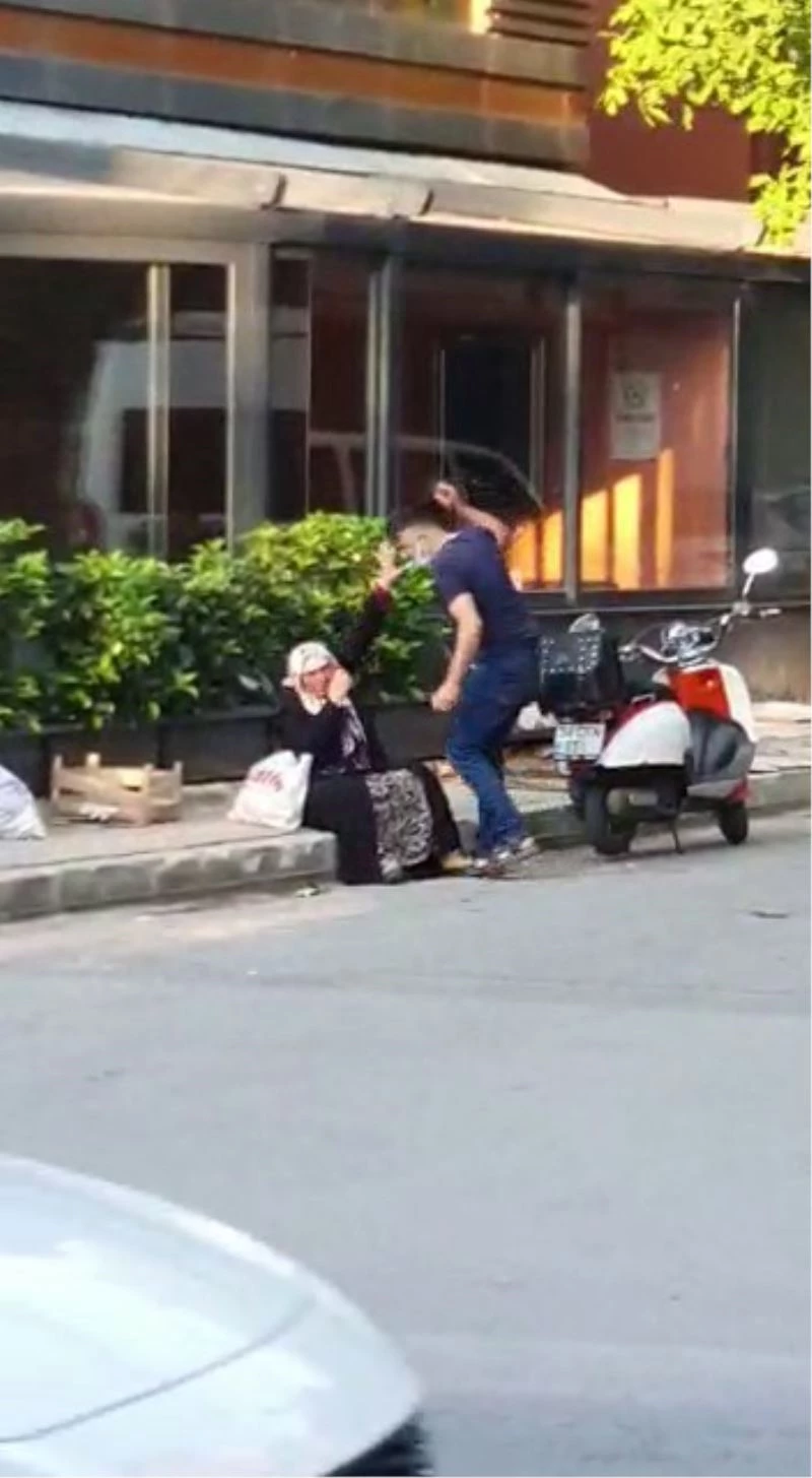 (Özel) Sancaktepe’de silahlı saldırganın sokak ortasında annesini darp ettiği anlar kamerada
