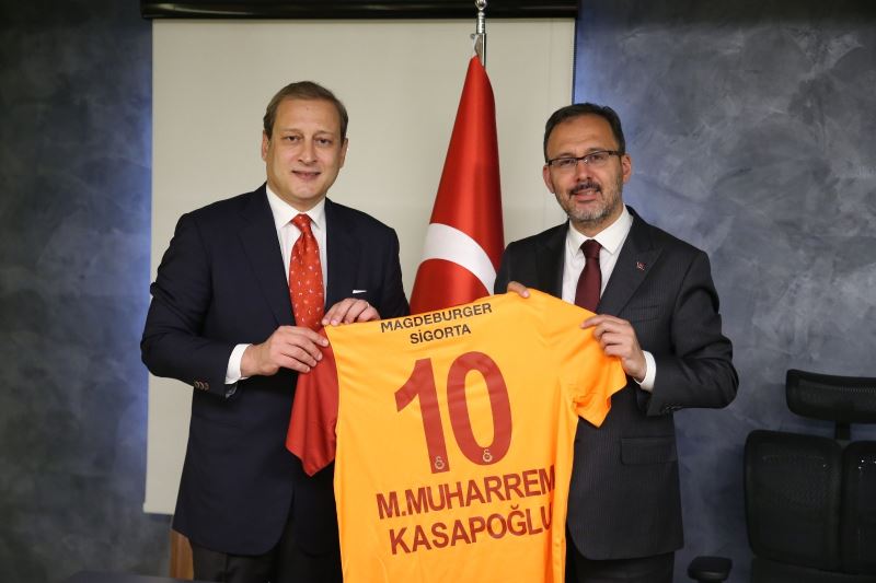 Bakan Kasapoğlu, Galatasaray Başkanı Burak Elmas’ı kabul etti
