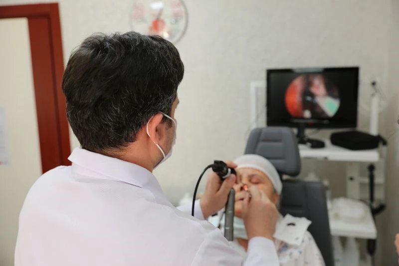 Son aylarda Hindistan’da daha sık görülen ve burunda gelişen “Kara mantar hastalığı”ndan başarılı operasyonla kurtuldu
