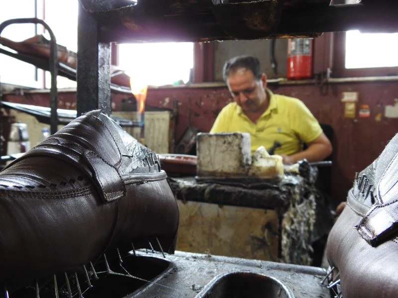 Yasakların kalkmasıyla ayakkabı sektörü hareketlendi
