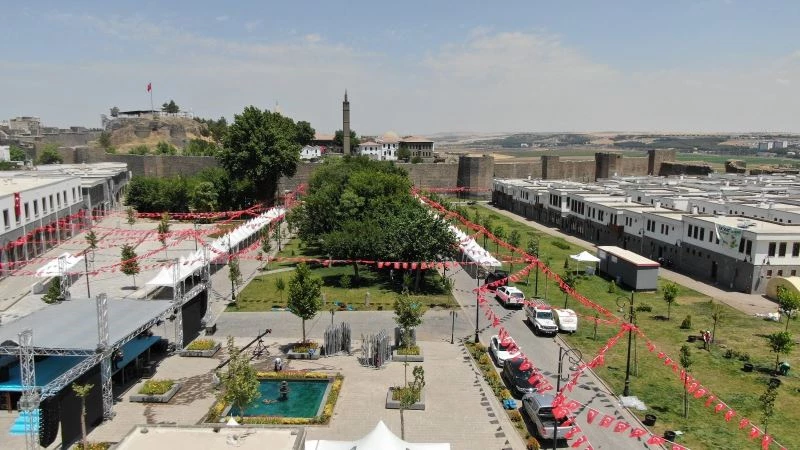 Diyarbakır Kurşunlu Meydanı 15 Temmuz etkinlikleri için hazır
