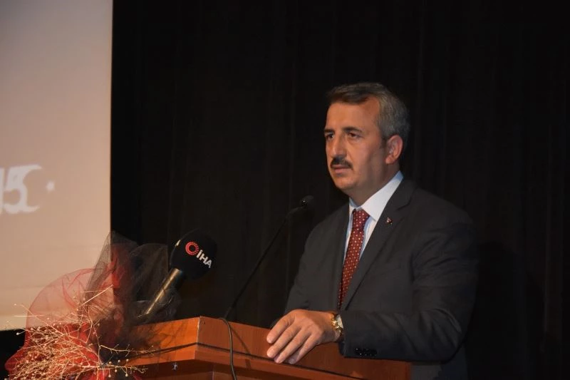 Vali Sezer: “O gece direnmeseydik, yüzlerce yıl boyunca esaret altında kalacaktık”
