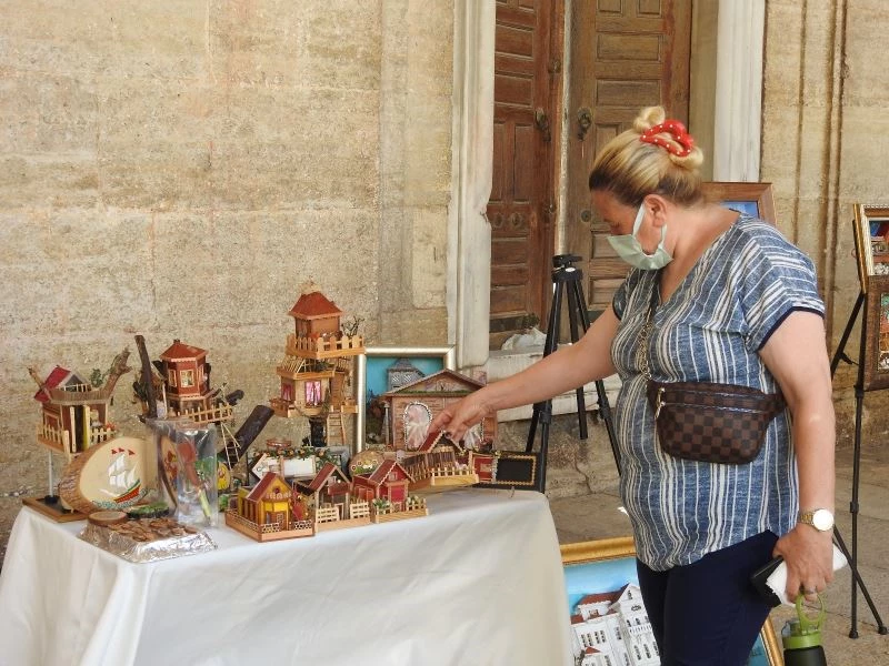 Selimiye avlusunda kadınların el emeği göz nuru ürünler görücüye çıktı

