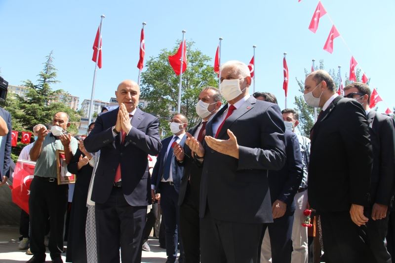 Binali Yıldırım: “Dosta karşı daha dost, düşmana karşı amansız bir şekilde ülkemizi korumaya devam edeceğiz”
