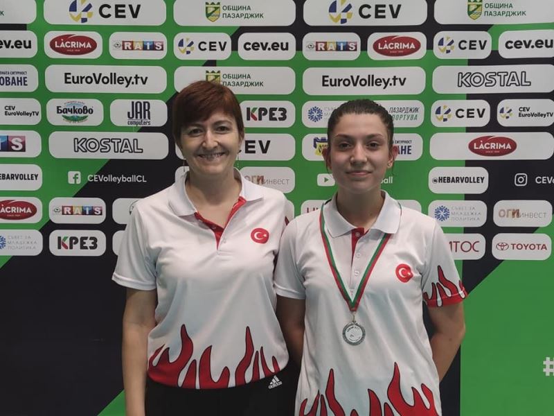 Milli badmintoncu Ravza Bodur, gümüş madalyada kaldı
