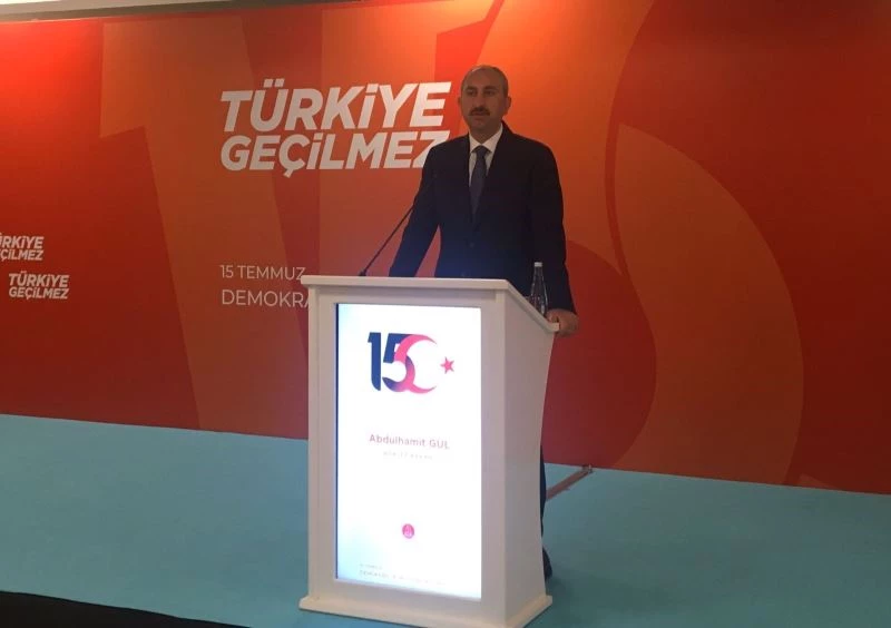 Bakan Gül: “Tarih Türk yargısının darbecilere karşı vermiş olduğu onurlu mücadeleyi asla unutmayacaktır”
