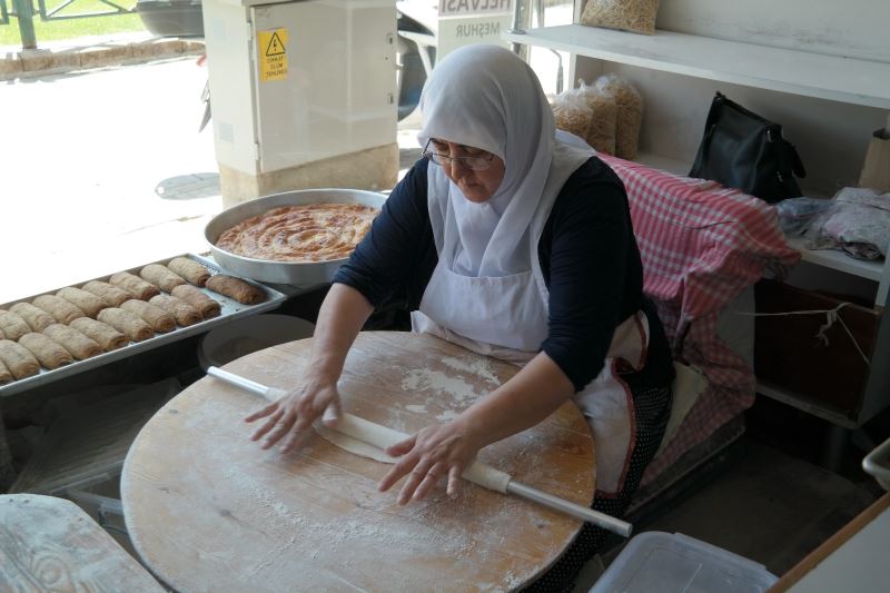 Gözlemeci teyzeler yazın da işlerinin başında
