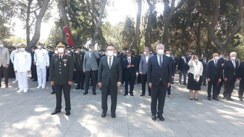 15 Temmuz şehitleri, İzmir Kadifekale Şehitliği’nde anıldı
