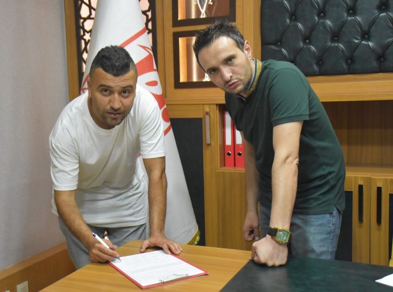 Balıkesirspor’da imzalar devam ediyor:
