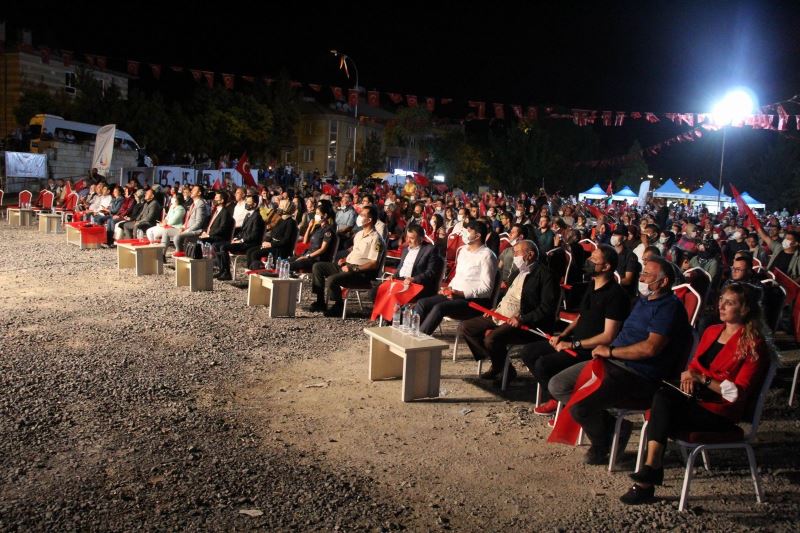 Ürgüp’te Esat Kabaklı, kahramanlık türküleri söyledi
