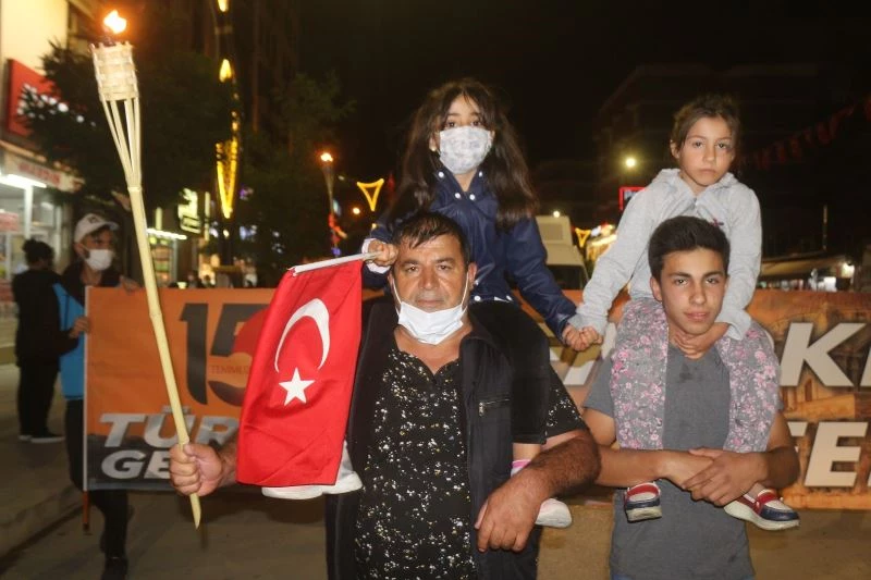 Van’da meşaleli 15 Temmuz yürüyüşü
