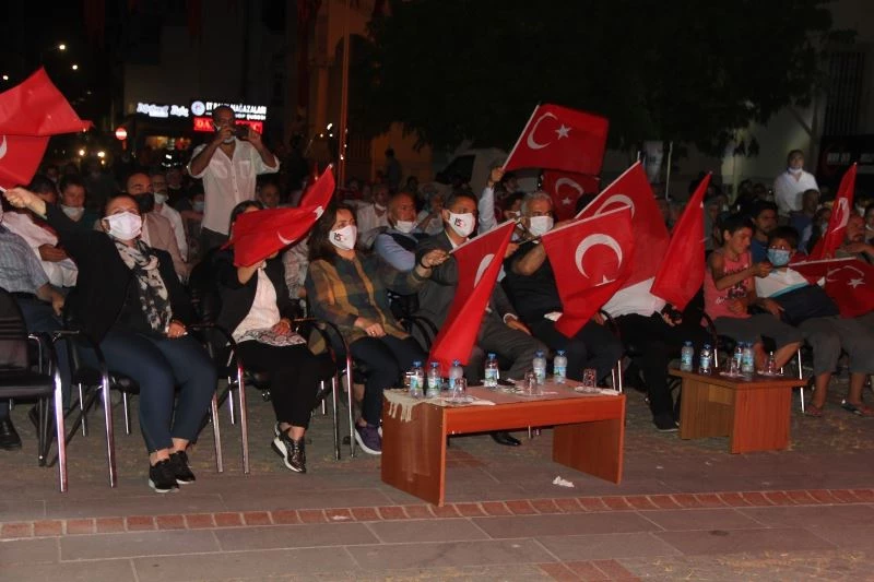 Sinop’ta saatler 00.13’ü gösterdiğinde sela sesleri yankılandı

