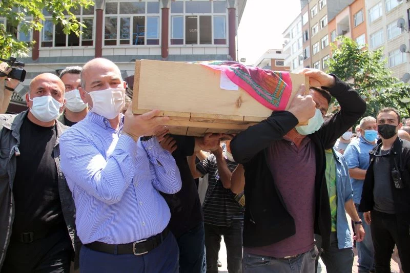 Rize’de sel ve heyelanlarda hayatını kaybeden 5 kişi son yolculuklarına uğurlandı
