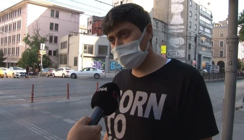 Karaköy’de tramvay taksiye çarptı: 1 yaralı
