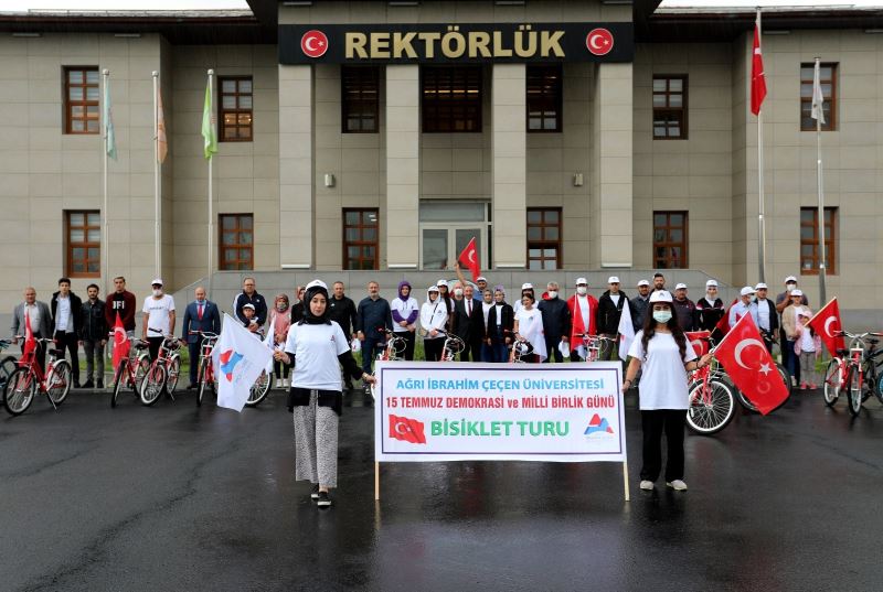 AİÇÜ’de al bayraklarla bisiklet turu düzenlendi
