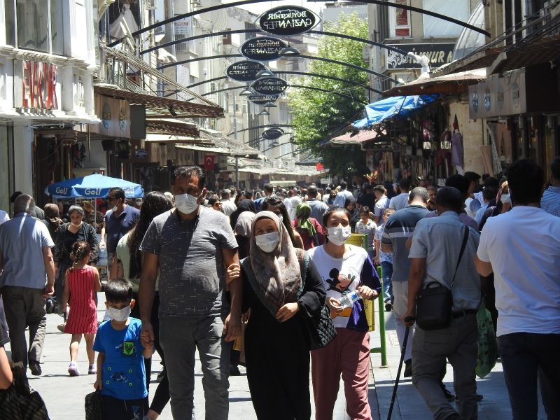 Gaziantep’te çarşılarda bayram yoğunluğu
