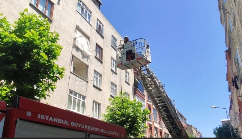 Sultangazi’de bacası tutuşan işyeri itfaiye tarafından söndürüldü
