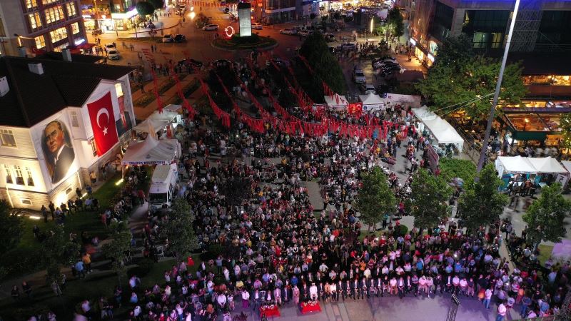 Yalovalılar 5 sene öncesi gibi sokaklara indi
