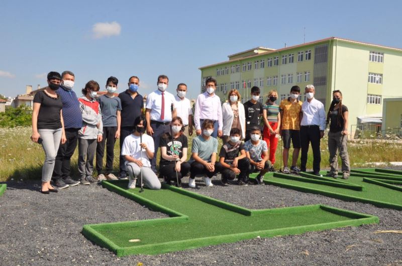 Liselilerin mini golf etkinliği
