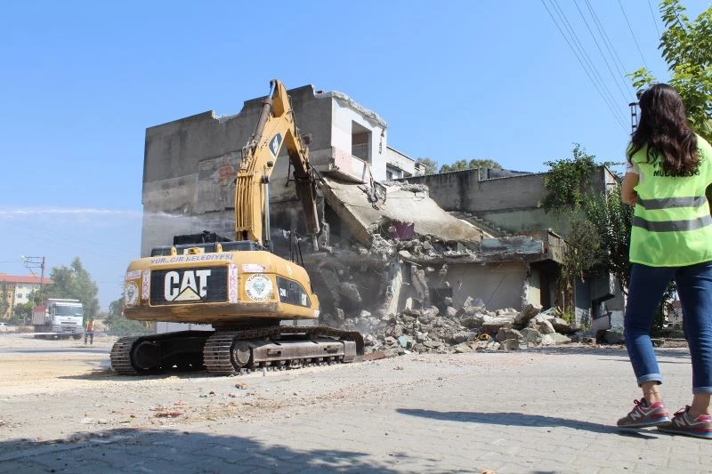 Yüreğir’de yıkımlar devam ediyor
