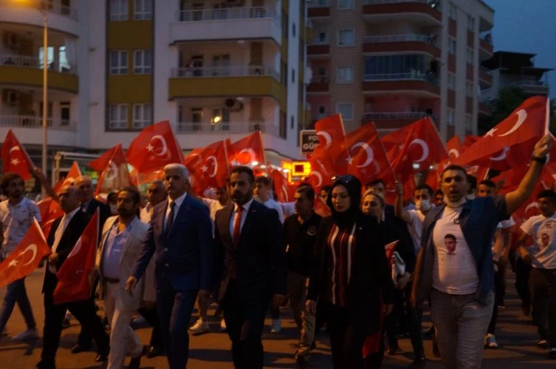 Batman’da 15 Temmuz şehitleri anısına 251 şehidin ismi yazılı özel tişört ile etkinlik
