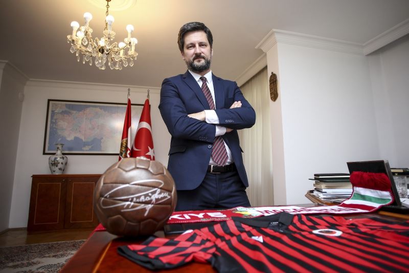 (Özel Haber) Macaristan Büyükelçisi Matis: “Gençlerbirliği taraftarı bir kere olunur”
