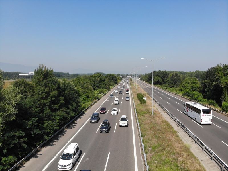 Memleketine gidenler TEM’de yoğunluğa neden oldu
