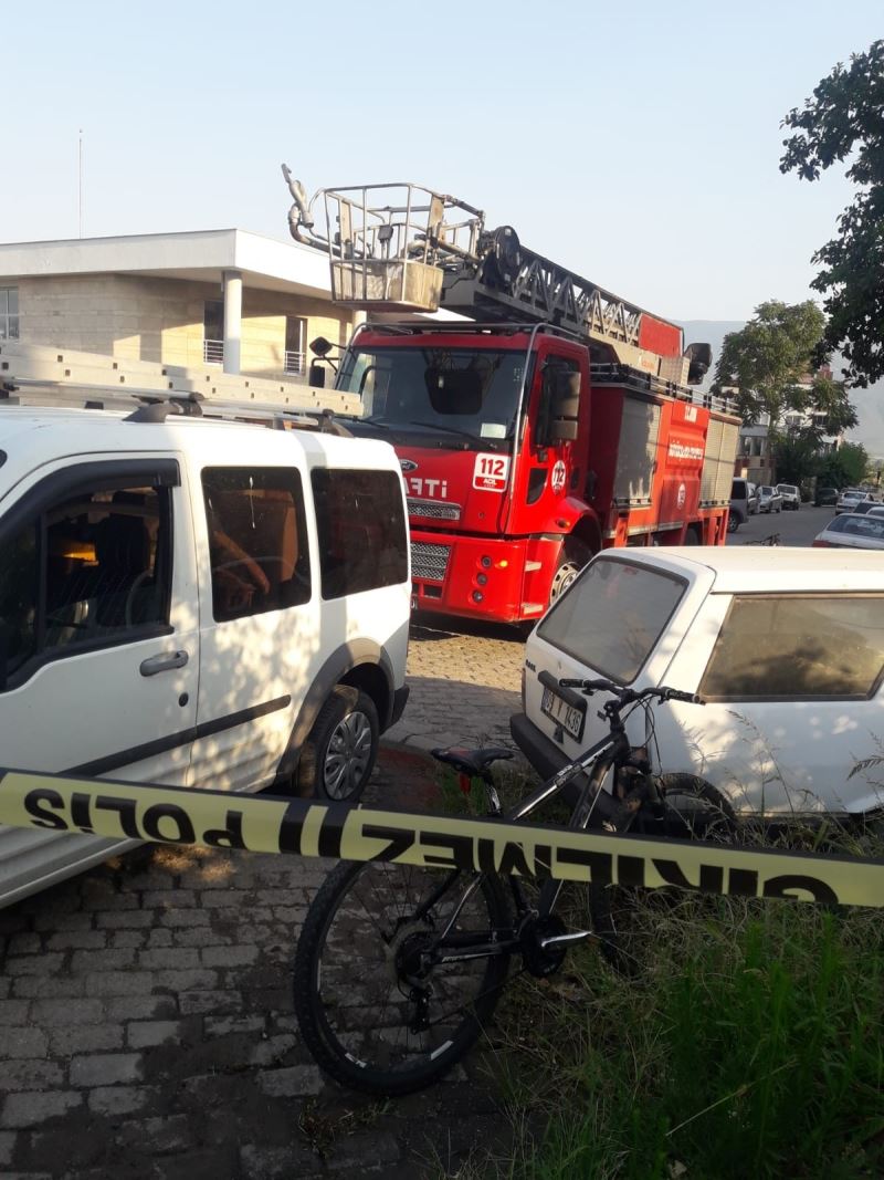 Klima bomba gibi patladı, tüm ev yandı bölgede elektrikler kesildi
