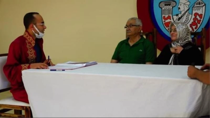 Emet’te yaşlı çift yıldırım nikahı ile evlendi
