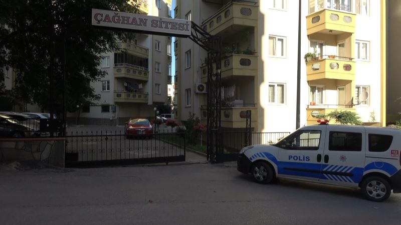 Bursa’da ilginç olay: İşe gitmek için arabasının yanına gitti, arabasında tanımadığı birinin uyuduğunu gördü
