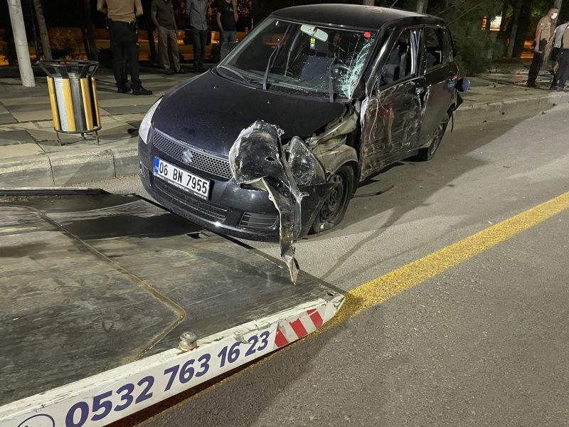 Elazığ’da kontrolden çıkan otomobil ağacı devirdi: 3 yaralı
