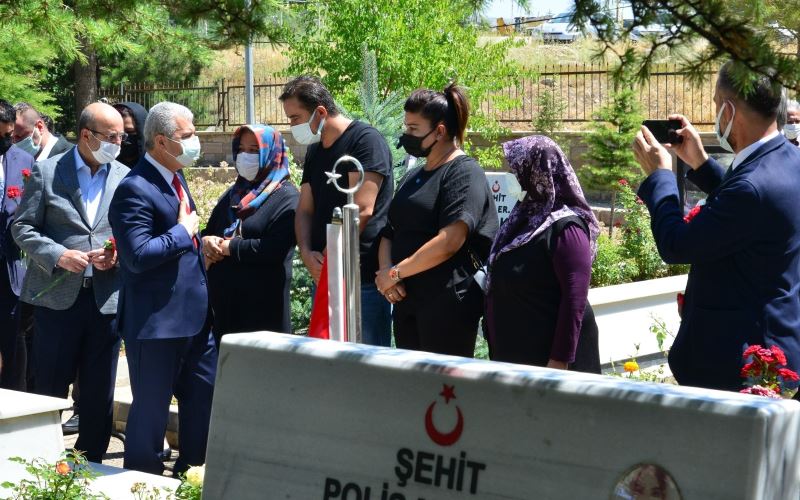 Kurban Bayramı arefesinde şehitlik ziyaret Edildi
