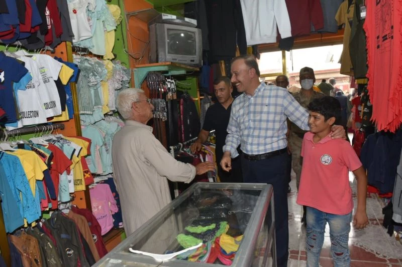 Vali Erin, Tel Abyad halkının yüzünü güldürdü
