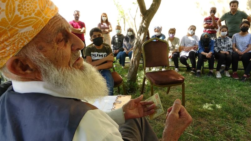 90 yaşındaki Kore Gazisi Hüsnü dededen öğrencilere tarih söyleşisi
