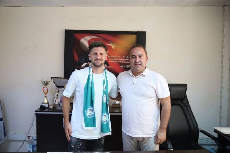 Serik Belediyespor Çınar Tarhan ve Burak Sürmeli ile sözleşme imzaladı