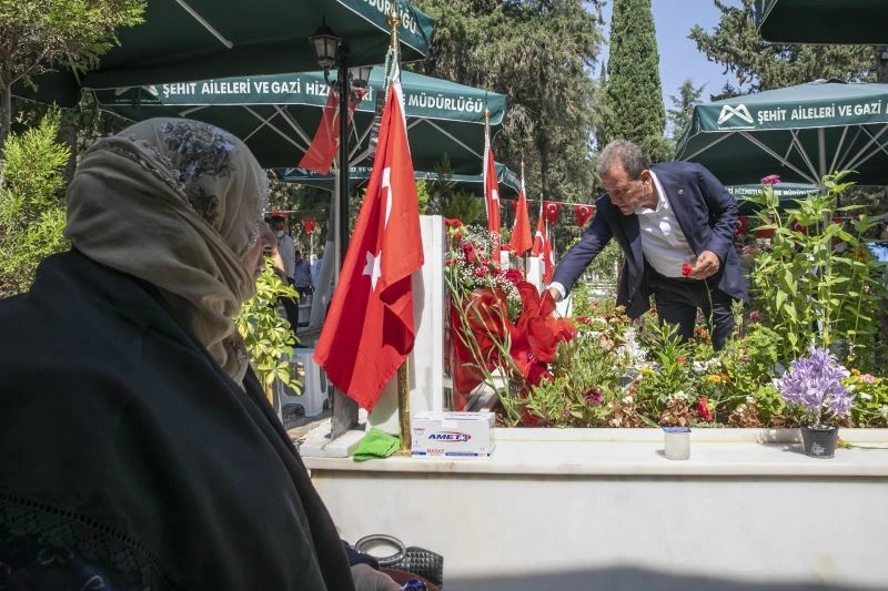 Başkan Seçer, şehitlikte şehit aileleriyle bir araya geldi

