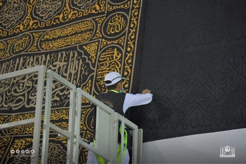 Kabe’nin örtüsü ’Kisve-i Şerif’i değiştirme çalışmaları başladı
