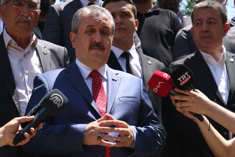 BBP Genel Başkanı Destici’den, Muhsin Yazıcıoğlu’nun kabrine ziyaret
