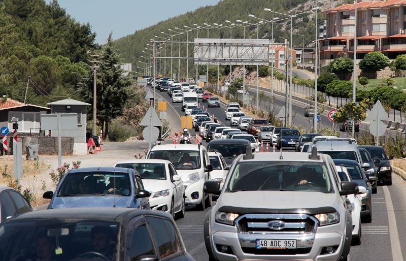 Araç kuyruğunun önü arkası yok
