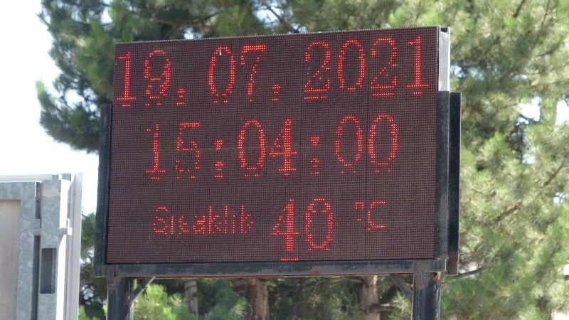 Sivas adeta kavruluyor, termometreler 40 dereceyi gösterdi

