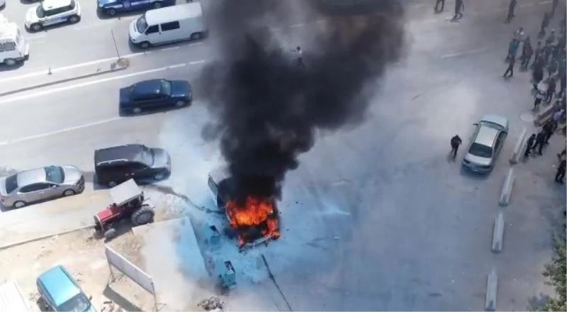 Kurbanlık almaya geldiği minibüs hurda yığını oldu
