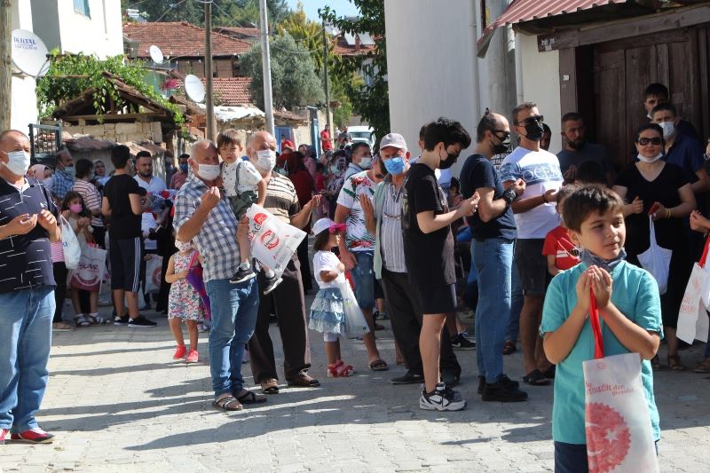 Asırlardır devam eden arefe etkinliği: Herkes istediği kadar dolduruyor
