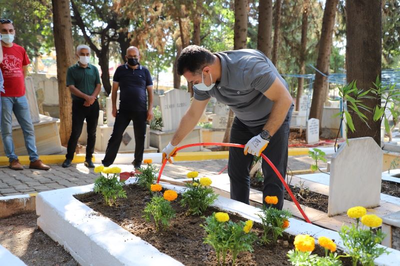 Başkan Yücel’den şehit kabirlerine ziyaret
