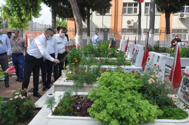 Tarsus Kaymakamı Kadir Sertel Otcu bayram ziyaretlerinde bulundu