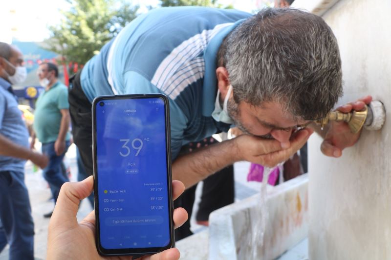 Kurban Bayramı alışverişinde bunaltan sıcaklık
