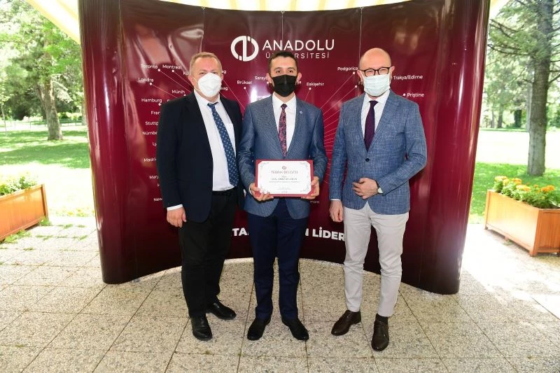 Rektör Erdal, Doç. Emre Ünlenen’i tebrik etti
